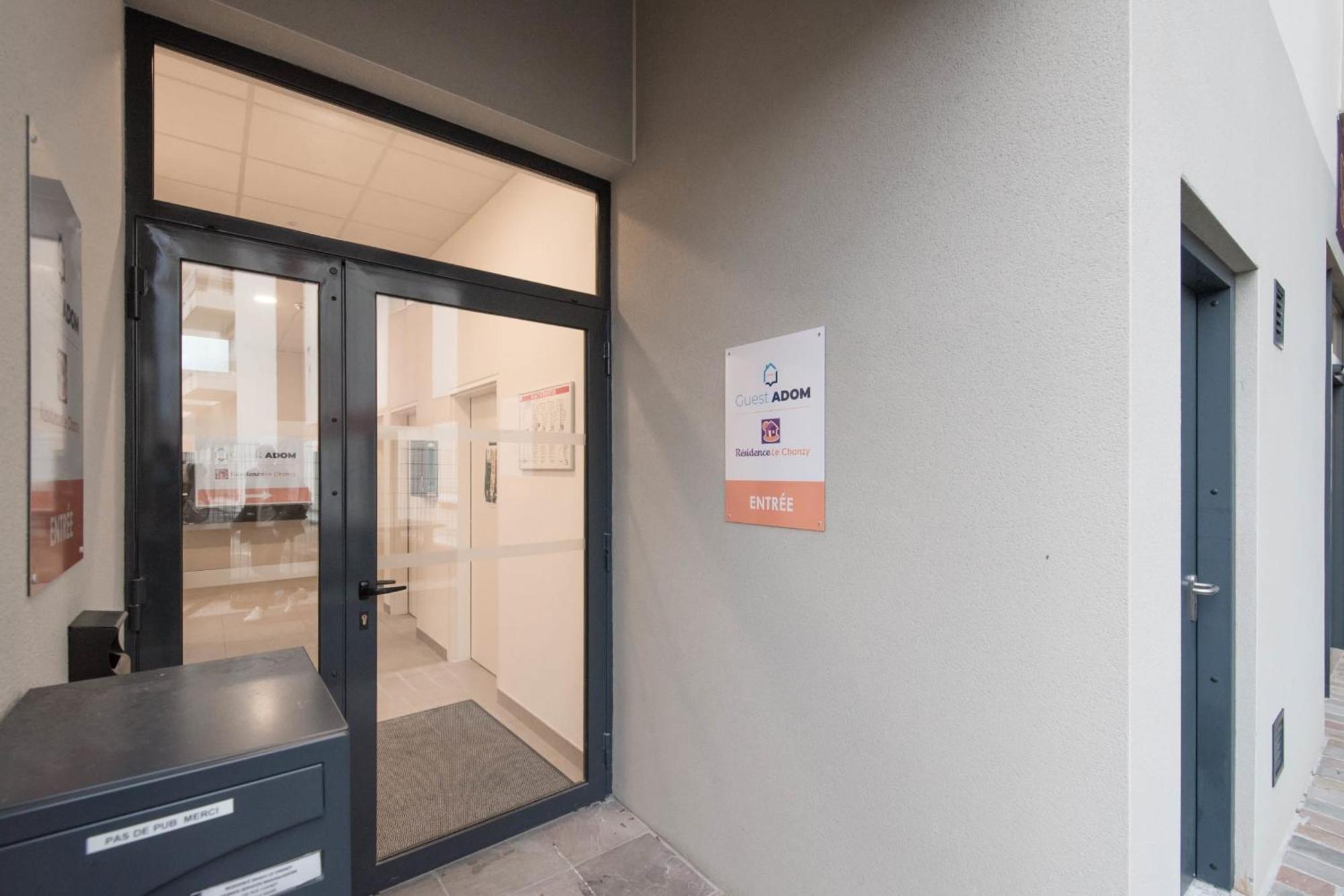 Camille - Studio Wifi Et Gare Le Mans Exterior foto